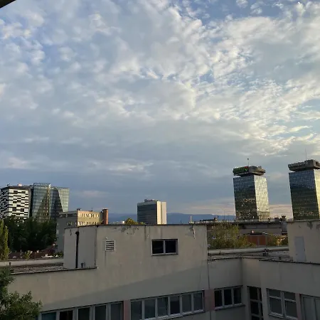 Modern And Bright In Downtown Szarajevó