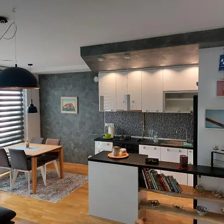 Modern And Bright In Downtown *